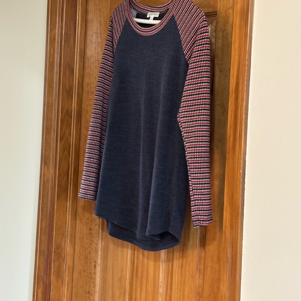 DownEast Navy Knit Top with Red and White Trim